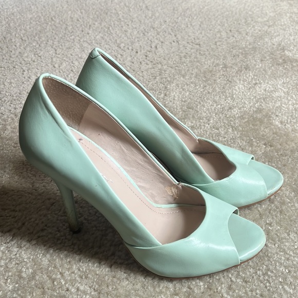 Nicely mint color. - Picture 4 of 5